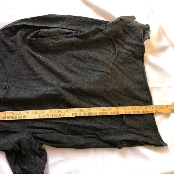 Loose Fitting Lightweight Knit Sweater - Picture 13 of 13